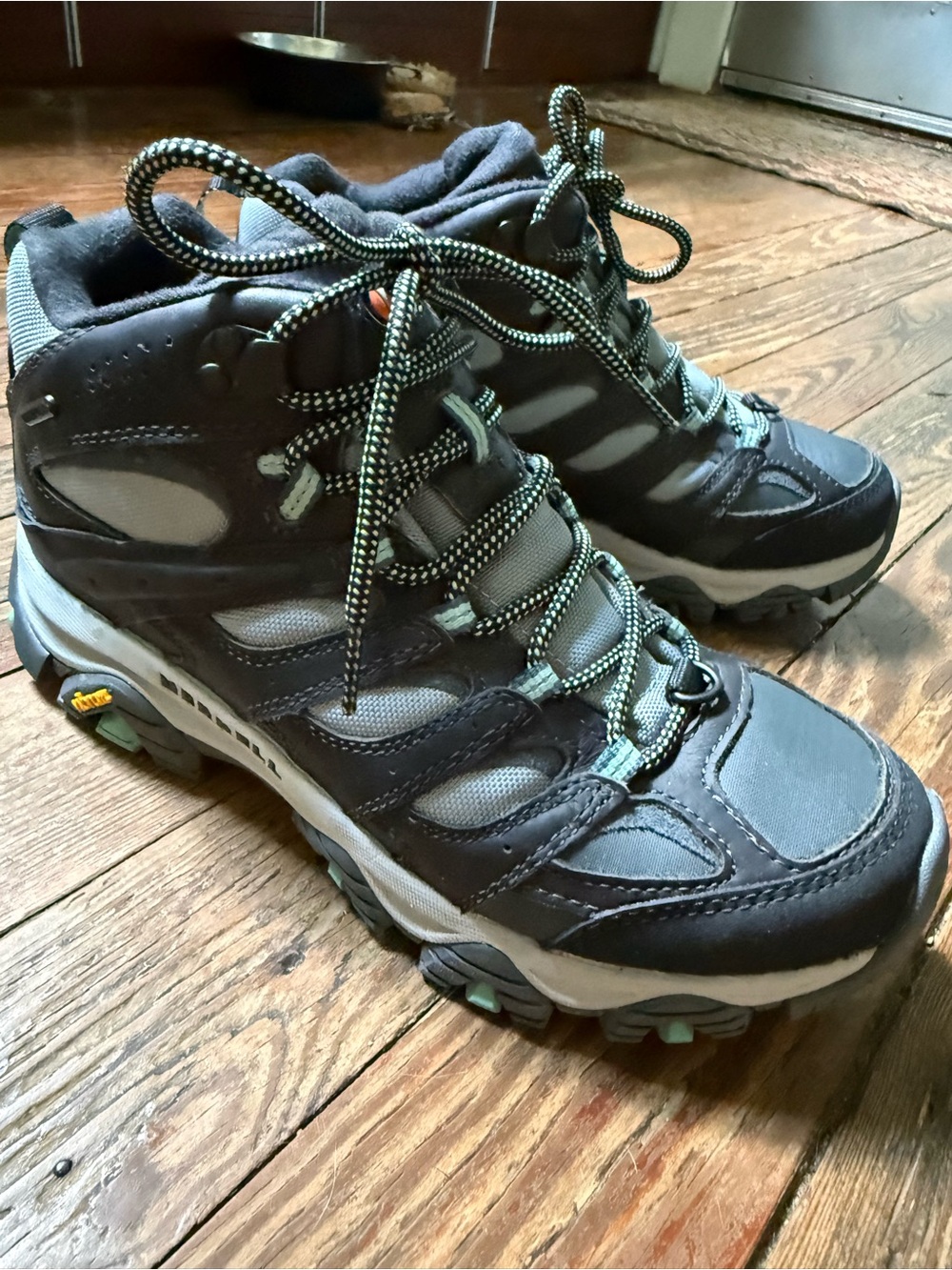Merrell Black Gray Hiking Shoes with Mint Highlights - Picture 4 of 8
